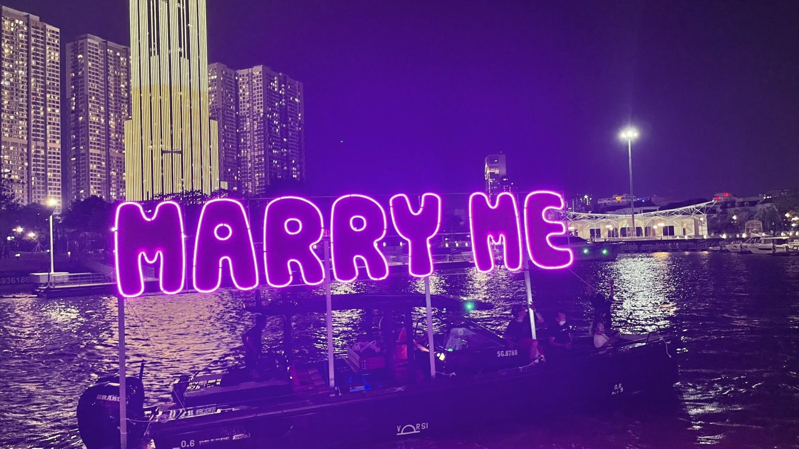 Cho thuê Du thuyền Làm lễ cầu hôn